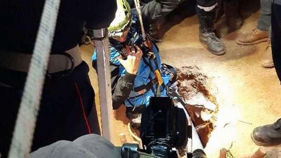 مأساة الطفل ريان.. سقط في بئر عمقها 32 مترا بالمغرب ومحاولات لإنقاذه