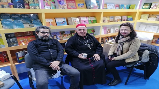  مطران الكنيسة المارونية بمصر يزور معرض القاهرة الدولي للكتاب