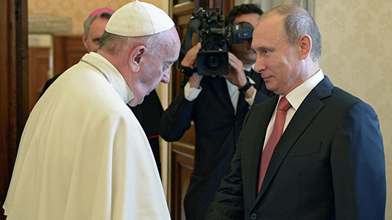 البابا فرنسيس للسفير الروسي : قلق من الحرب في اوكرانيا 