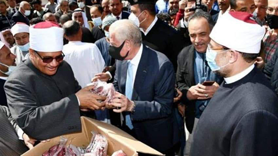 وزير الأوقاف ومحافظ جنوب سيناء يشهدان توزيع 2 طن لحوم إطعام