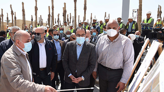 رئيس الوزراء يتفقد أعمال ترميم مسجد عمرو بن العاص 