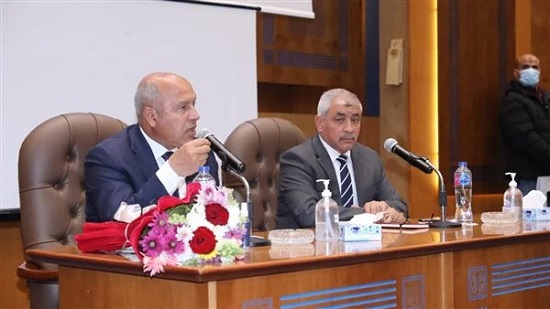وزير النقل يتابع تنفيذ مشروعات ميناء الإسكندرية