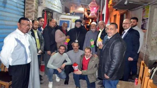 الأقباط يوزعون شنط رمضان على المسلمين بالإسكندرية
