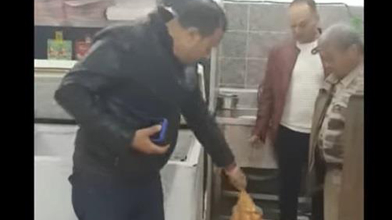 غلق مطعم بحدائق الأهرام بعد ضبط 2 طن لحوم ودواجن فاسدة (فيديو)
