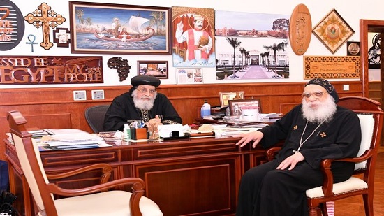 البابا تواضروس يعقد اجتماع مع كاهن الكنيسة القبطية في قبرص