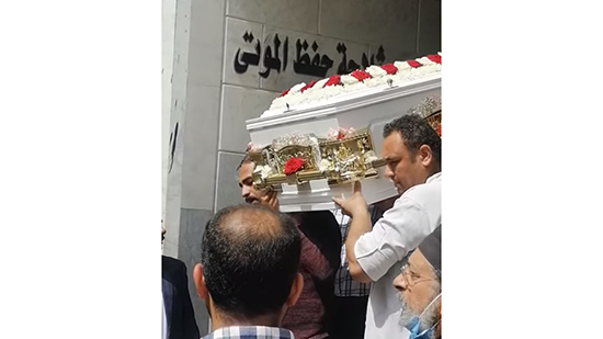 فيديو لحظة خروج جثمان القمص ارسانيوس من المستشفى العسكرى قبل التوجه الكنيسة