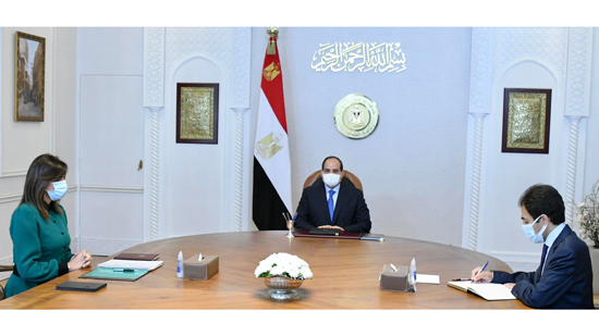 الرئيس السيسي يطمئن على سلامة وأوضاع الجالية المصرية في أوكرانيا