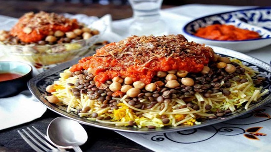 مطعم شهير بمصر لسيدة مسيحية طلبت وجبة : ممنوع قبل الافطار 