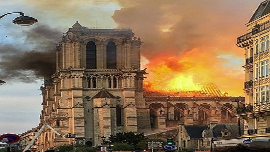 في مثل هذا اليوم ..اندلاع حريق هائل في كاتدرائية نوتردام دو پاري
