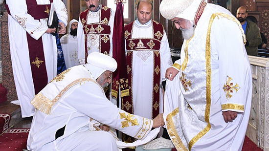 البابا يصلي لقان وقداس خميس العهد