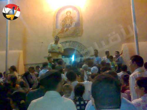 آلاف المسيحيين يحتفلون بعيد "الملاك" بسوهاج