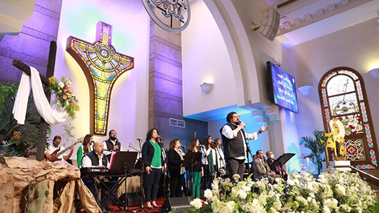 الكنيسة الانجيلية تحتفل بعيد القيامة برئاسة اندرية زكى