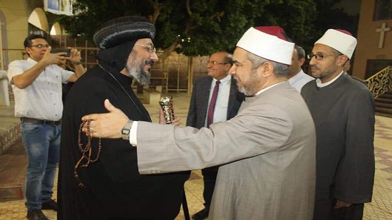 الشيخ احمد عبد العظيم والعديد من إخوتنا المسلمين يهنئون الانبا ارسانيوس بعيد القيامة المجيد 