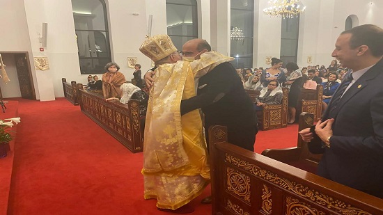 سفير مصر بشيكاغو ينقل تهنئة السيسى للأقباط اثناء مشاركته قداس عيد القيامة  