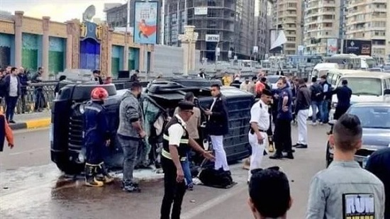 انقلاب سيارة على طريق الكورنيش في الإسكندرية.. وأنباء عن وفاة 3 كانوا بداخلها وإصابة الرابع