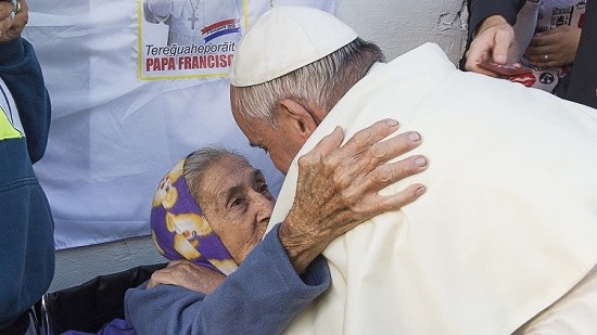  بمناسبة اليوم العالمي للأجداد والمسنّين .. البابا فرنسيس : الشيخوخة ليست حكماً بل بركة 