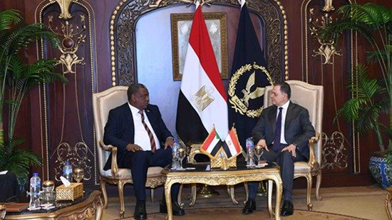وزير الداخلية يستقبل نظيره السوداني لبحث سبل التعاون الأمني وتبادل المعلومات