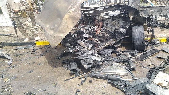 اليمن.. انفجار سيارة مفخخة في الشارع الرئيسي قرب شرطة المعلا بالعاصمة المؤقتة عدن ( صور)