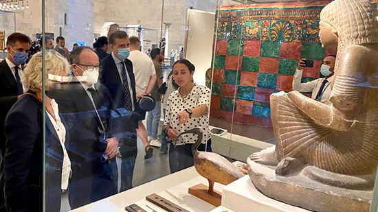 وفد رفيع المستوى من بنك الاستثمار الأوروبي يزور المتحف القومي للحضارة المصرية |صور