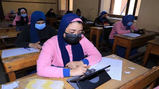 التعليم: 99.83% من طلاب الصف الثاني الثانوي يؤدون امتحان اللغة العربية إلكترونيا