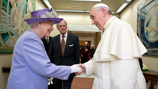 البابا فرنسيس يهنئ الملكة إليزابيث بمناسبة اليوبيل البلاتيني لاعتلائها العرش