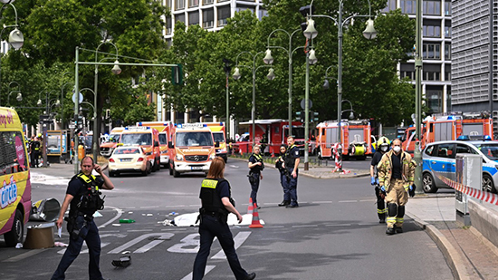 المتطرفون يضربون العالم: مقتل شخص واصابة 8 فى عملية دهس بساحة كنيسة ببرلين