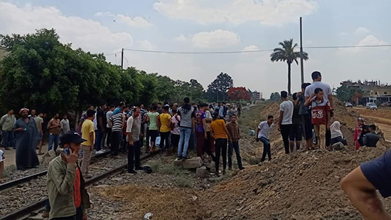 مصرع طالبة بالصف الثاني الثانوي تحت عجلات القطار في فاقوس بالشرقية