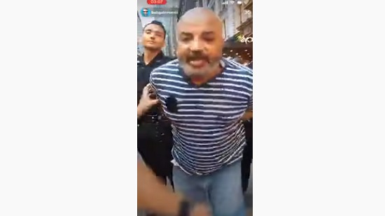فيديو .. الاخواني بهجت صابر يقع في قبضة شرطة نيويورك لسب وقذف سيدات 