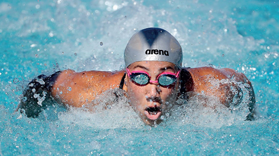 فريدة عثمان تتأهل لنهائي سباق 50 مترًا في بطولة الألعاب المائية للسباحة بالمجر