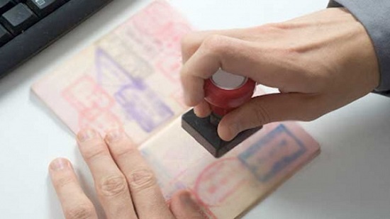  الكويت تعلن إيقاف تأشيرات الزيارات العائلية والسياحية