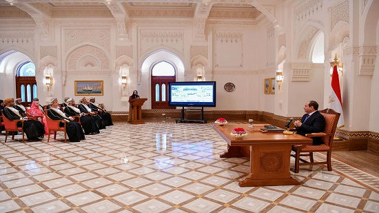الرئيس السيسي يلتقى كبار المستثمرين فى العاصمة العمانية مسقط مع ممثلي مجتمع الأعمال ورؤساء كبرى الشركات في سلطنة عمان،