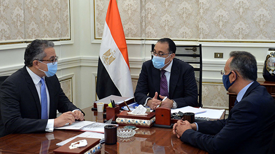رئيس الوزراء يستعرض ترتيبات استضافة مصر لمؤتمر المناخ
