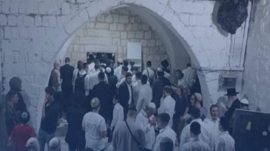 اسرائيل تتهم فلسطينيون بالاعتداء على مصلين يهود في قبر سيدنا يوسف
