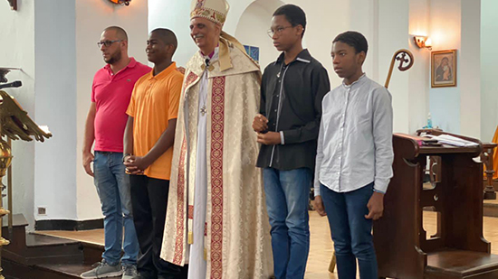 رئيس الأسقفية يختتم جولة ناجحة بالكنائس الأنجليكانية بالجزائر