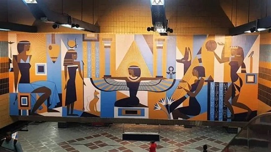  لوحات فنان روسي بمحطة مترو كلية البنات