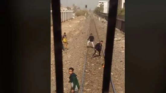 ضبط أطفال ألقوا حجارة على قطار كفر الدوار بالبحيرة
