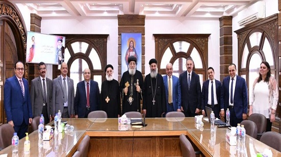  البابا يلتقى بمديري إدارات الديوان البطريركي بالإسكندرية