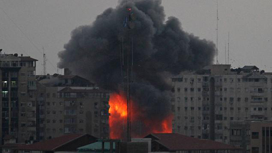 غارات إسرائيلية تستهدف مواقع عسكرية لحماس.. الجيش الاسرائيلي: ردًّا على اطلاق قذائف صاروخية من قطاع غزة