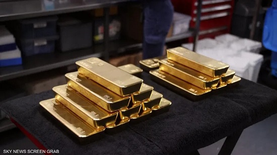 الذهب يسجل أعلى مستوى في 4 أسابيع مدعوما بضعف الدولار