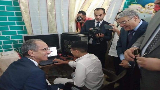وزير الاتصالات ومحافظ المنيا يطلقان خدمات  الانترنت فائق السرعة