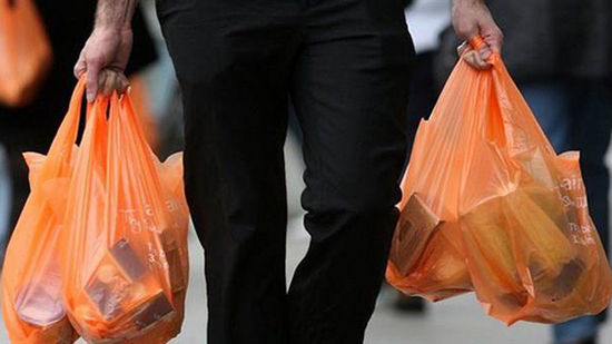  رئيس الوزراء يستعرض الاستراتيجية الوطنية للحد من استخدام الأكياس البلاستيكية أحادية الاستخدام