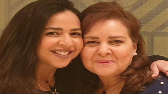 إيمي سمير غانم تُحيي الذكرى الأولى لوفاة دلال عبد العزيز