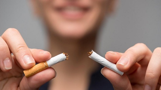 عناية مركزة وتنفس صناعي.. وزارة الصحة توجه تحذيراً هاماً للمدخنين بشأن «مضاعفات كورونا»