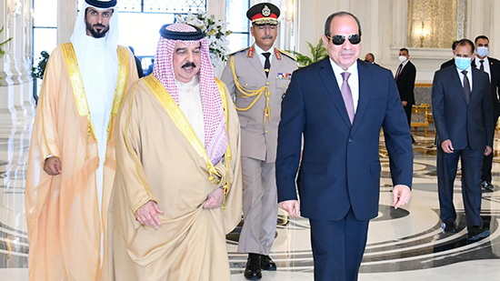 الرئيس السيسي يُودع عاهل البحرين من مطار العلمين الدولي بعد زيارة استغرقت عدة أيام