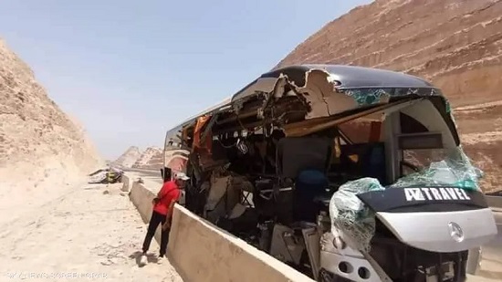 الحافلة المتضررة في حادث طريق الجلال الجديد