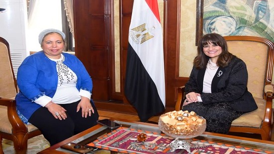 وزيرة الهجرة تلتقي رئيسة الجالية المصرية بأيرلندا الشمالية  