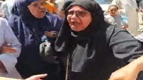  والدة الاعلامية شيماء جمال تسجد شكرا بعد الحكم بإعدام القاضي زوجها وشريكه : حقك رجع يا بنتي   