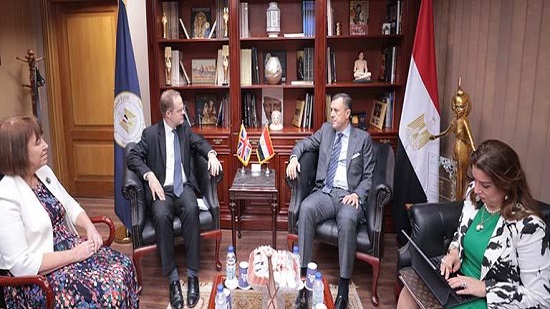 وزير السياحة والآثار يستقبل سفير المملكة المتحدة بالقاهرة