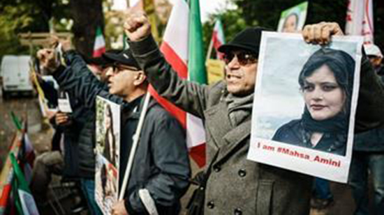 اقتحام السفارة الإيرانية في النرويج احتجاجا علي وفاة «محساء أميني»