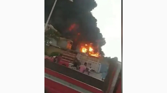 اندلاع حريق هائل بمصنع فوم بالعاشر من رمضان (صور)